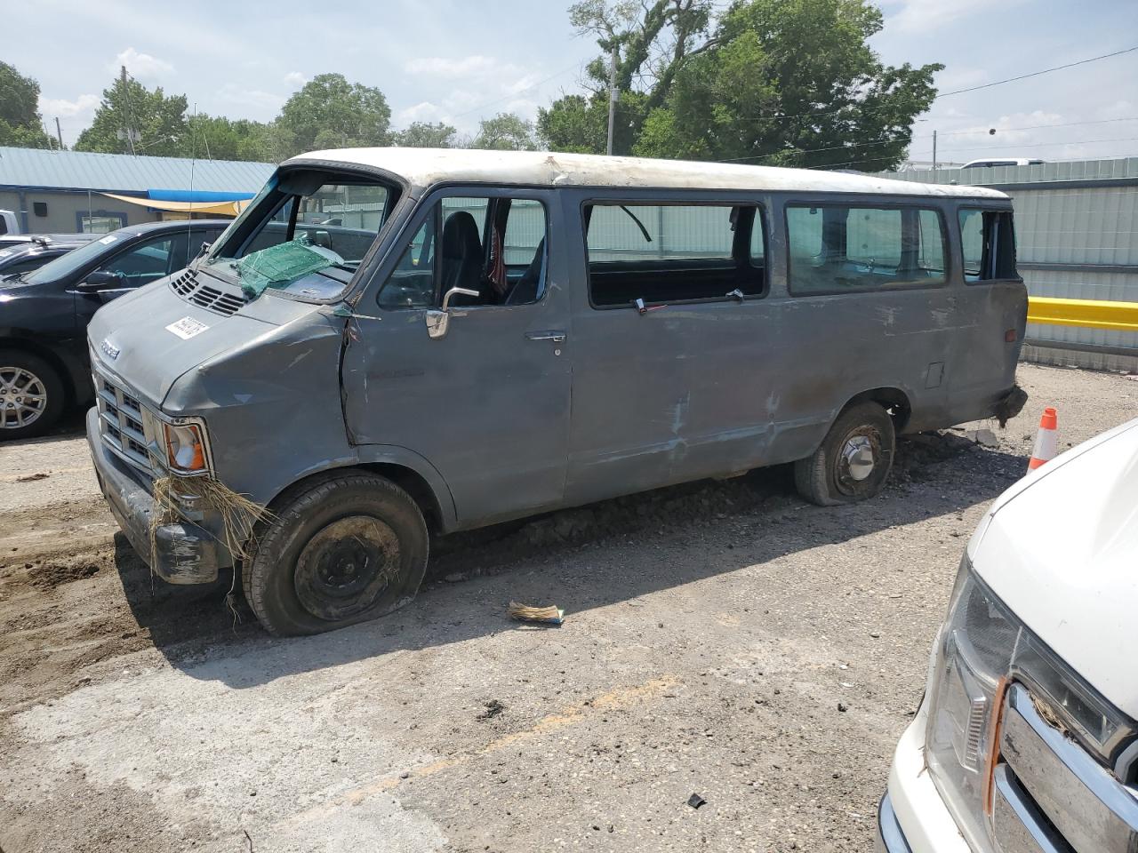 2B5WB35ZXNK137538 DODGE B SERIES Photo 1