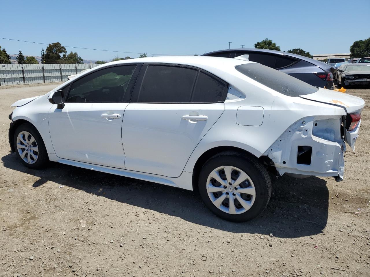 TOYOTA COROLLA 2023 VIN JTDBCMFE2P3020933 фото 2