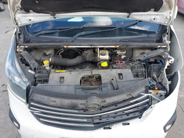 2015 VAUXHALL VIVARO 270