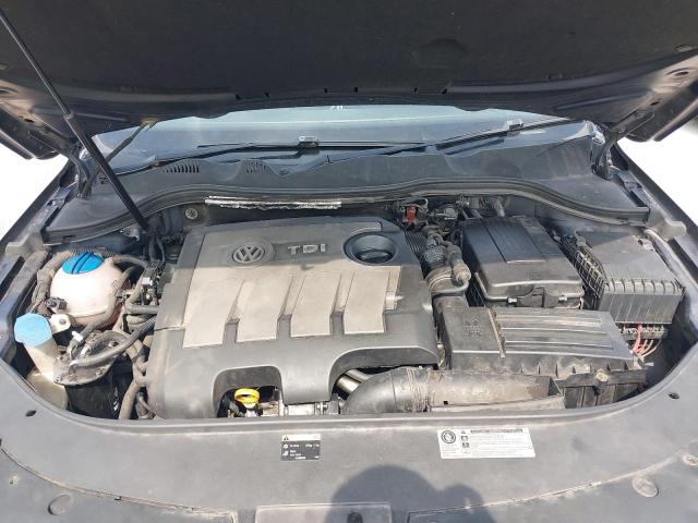 2013 VOLKSWAGEN PASSAT BLU
