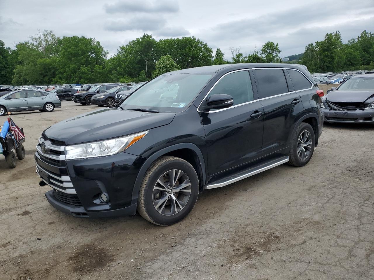 2017 Toyota Highlander Le na sprzedaż w Marlboro, NY - Front End