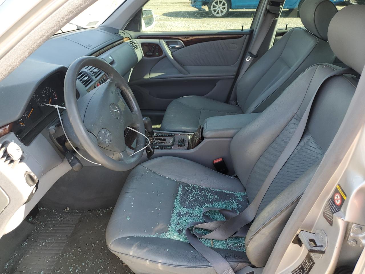2000 Mercedes-Benz E 320 VIN: WDBJF65J4YB045304 Lot: 59443875