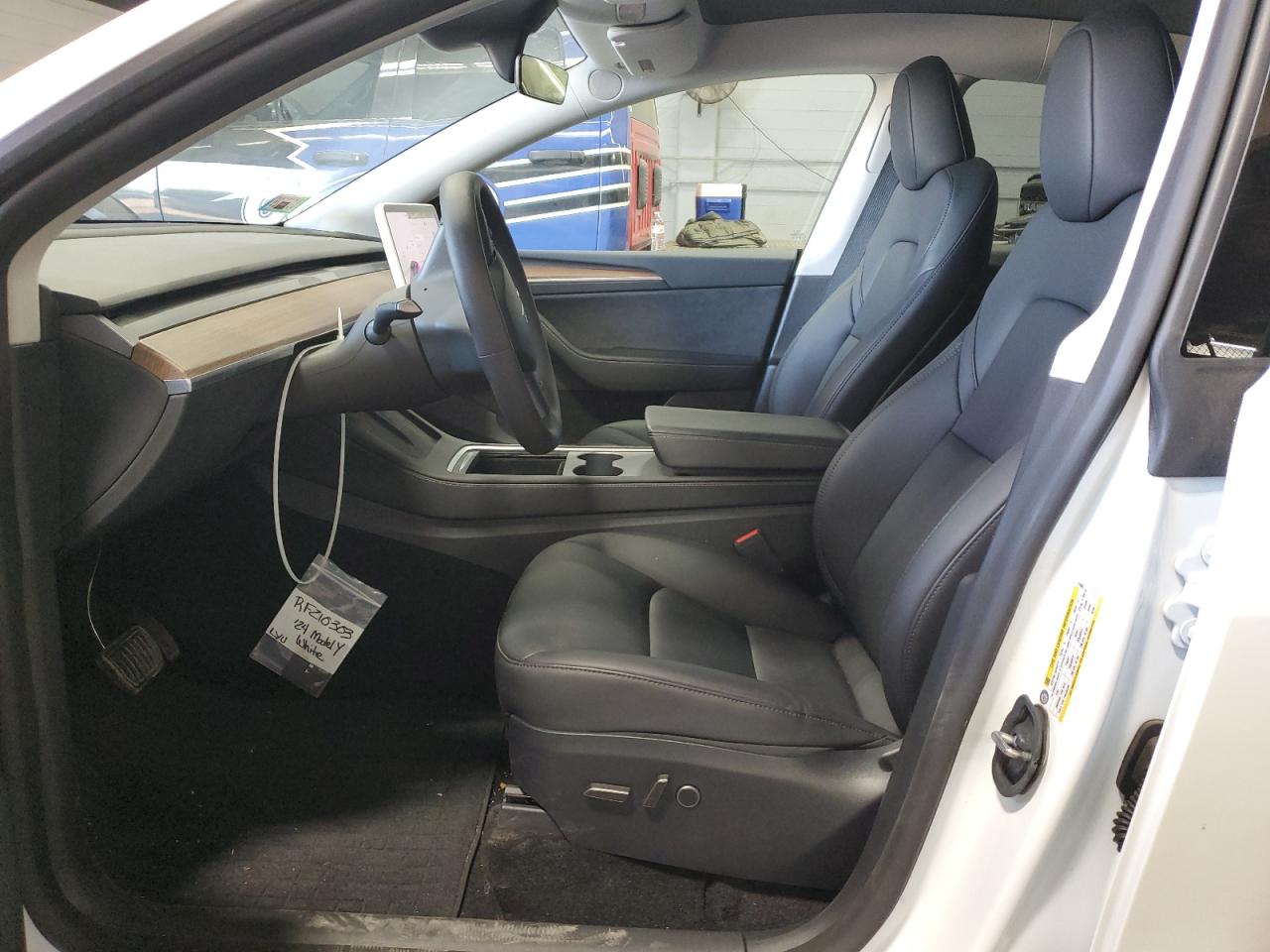 TESLA MODEL Y 2024 VIN 7SAYGDEDXRF210303 фото 7