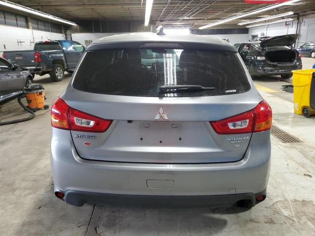  MITSUBISHI OUTLANDER 2017 Srebrny
