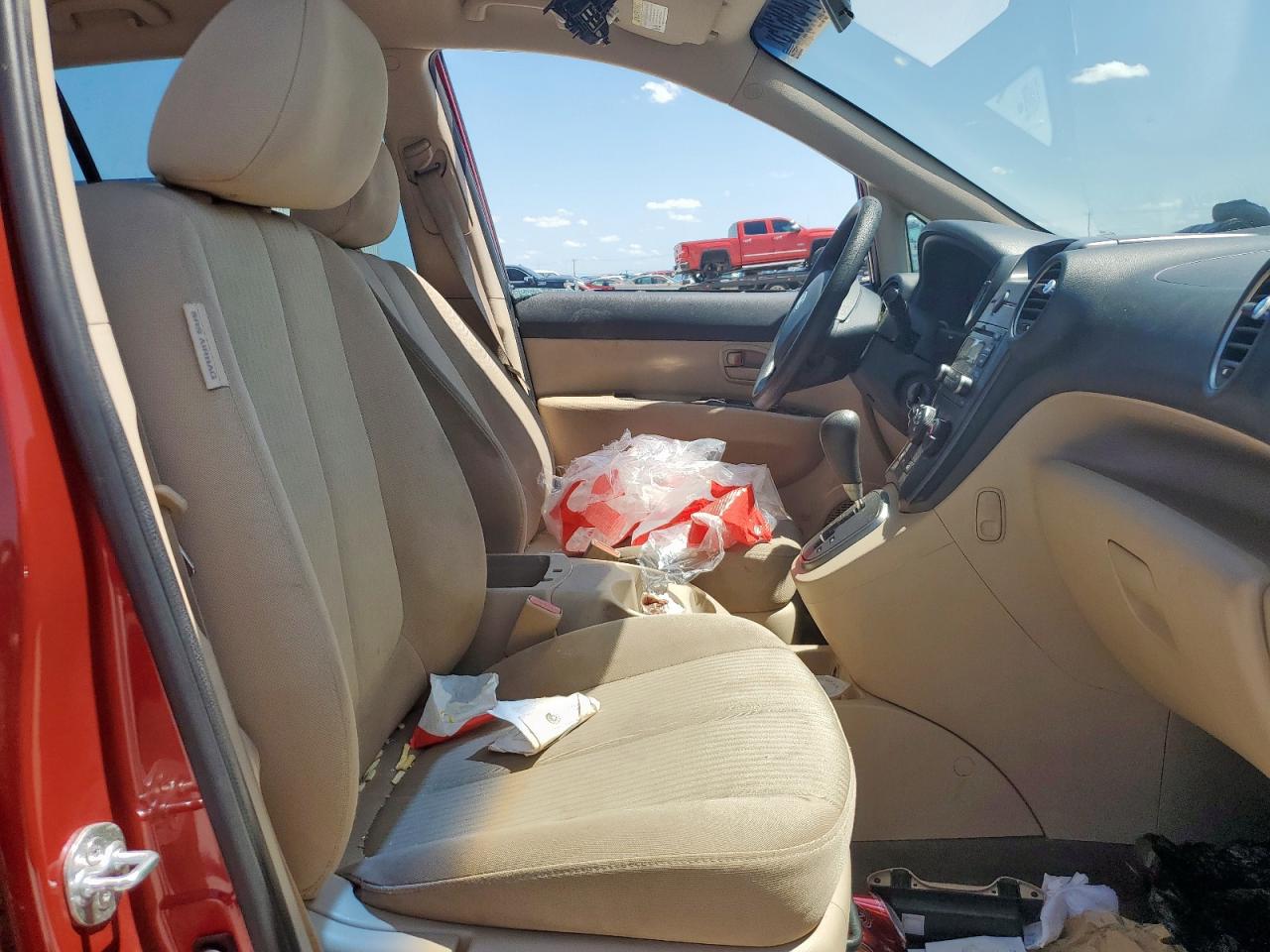 2008 Kia Rondo Base VIN: KNAFG525387206733 Lot: 61449625