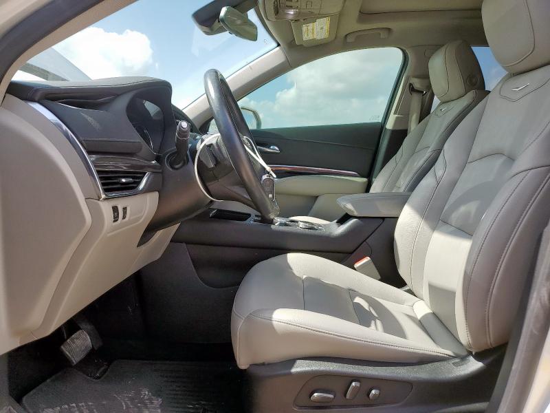  CADILLAC XT4 2020 Srebrny