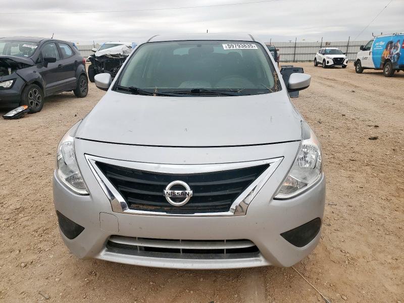  NISSAN VERSA 2019 Серебристый