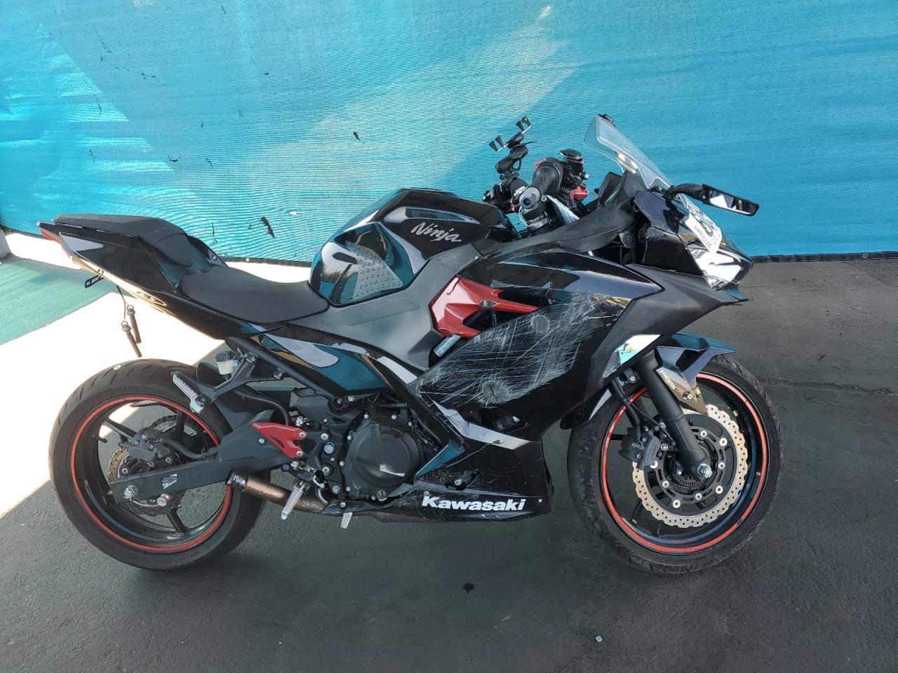 San Martin, CA에서 판매 중인 2018 Kawasaki Ex400 - Side