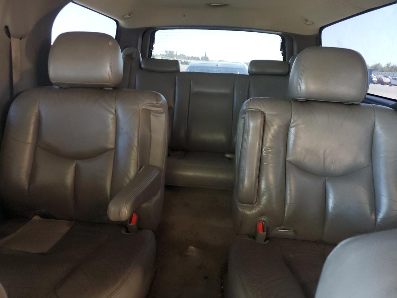 2003 Chevrolet Suburban C1500 VIN: 1GNEC16T33J262864 Lot: 61648255