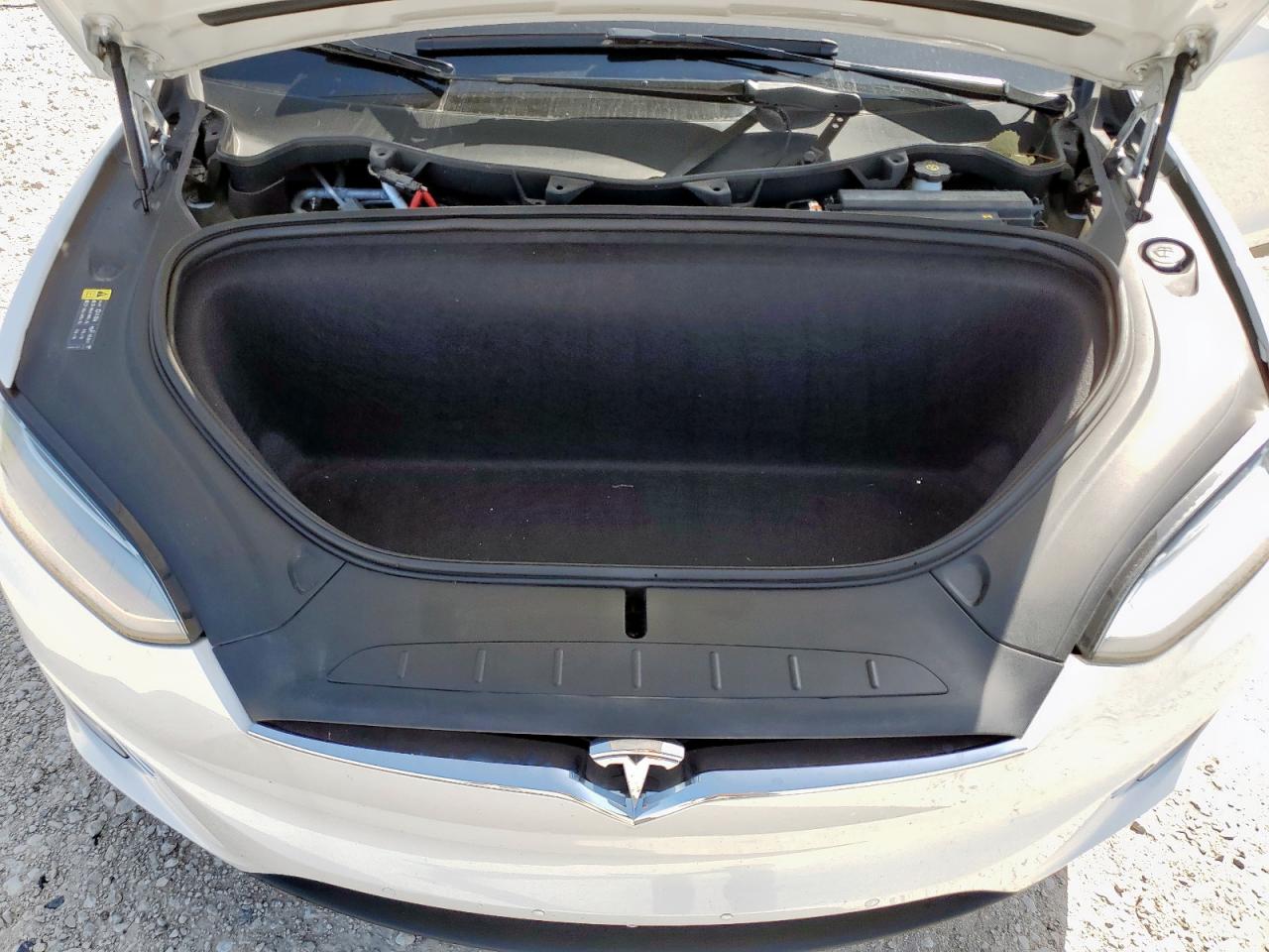 2018 Tesla Model X VIN: 5YJXCBE20JF103675 Lot: 61085705