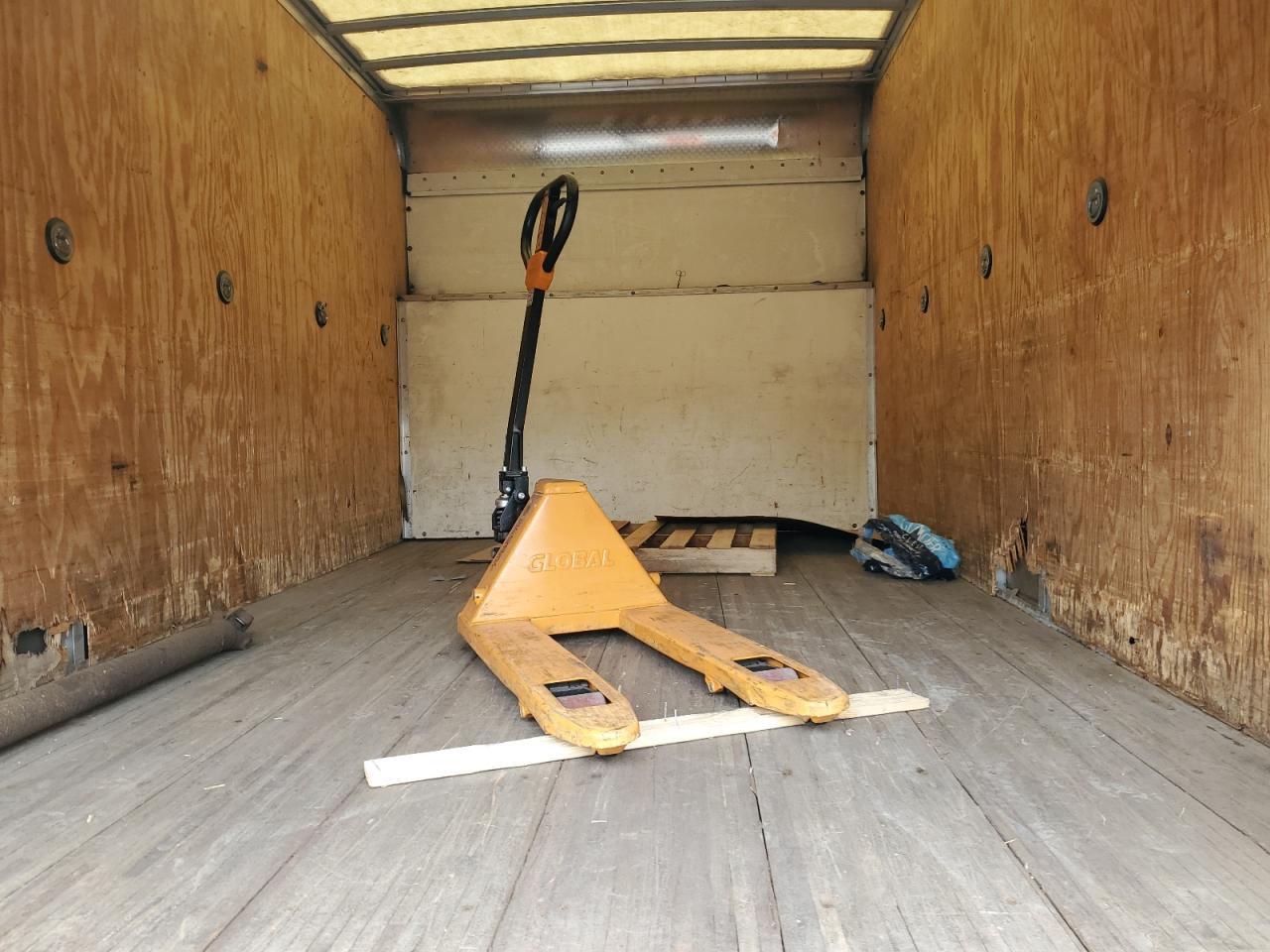 2018 Ford Econoline E450 Super Duty Cutaway Van VIN: 1FDXE4FS3JDC08170 Lot: 54895685