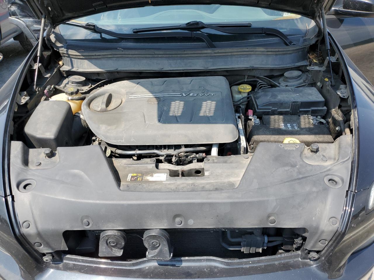 2015 Jeep Cherokee Latitude VIN: 1C4PJMCS5FW764349 Lot: 81190645