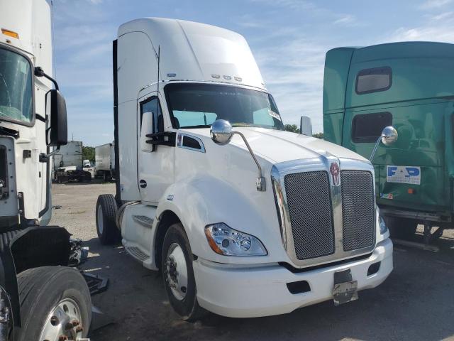 2014 Kenworth T680 Semi Truck