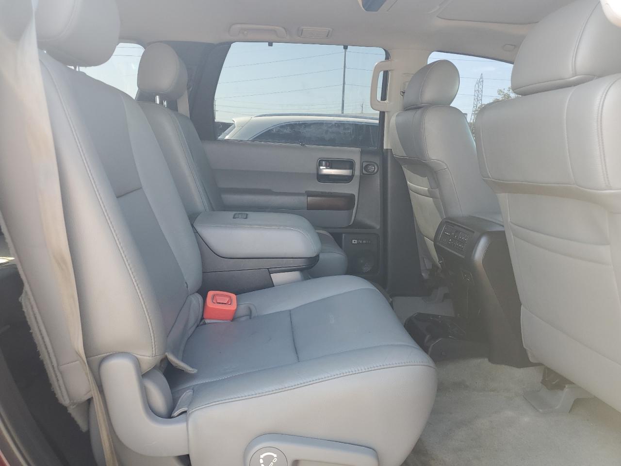 2011 Toyota Sequoia Platinum VIN: 5TDDW5G15BS042062 Lot: 61995405