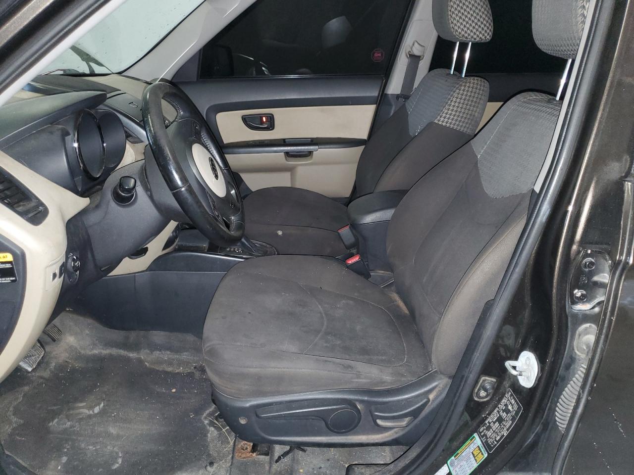 2011 Kia Soul + VIN: KNDJT2A22B7201139 Lot: 62880845