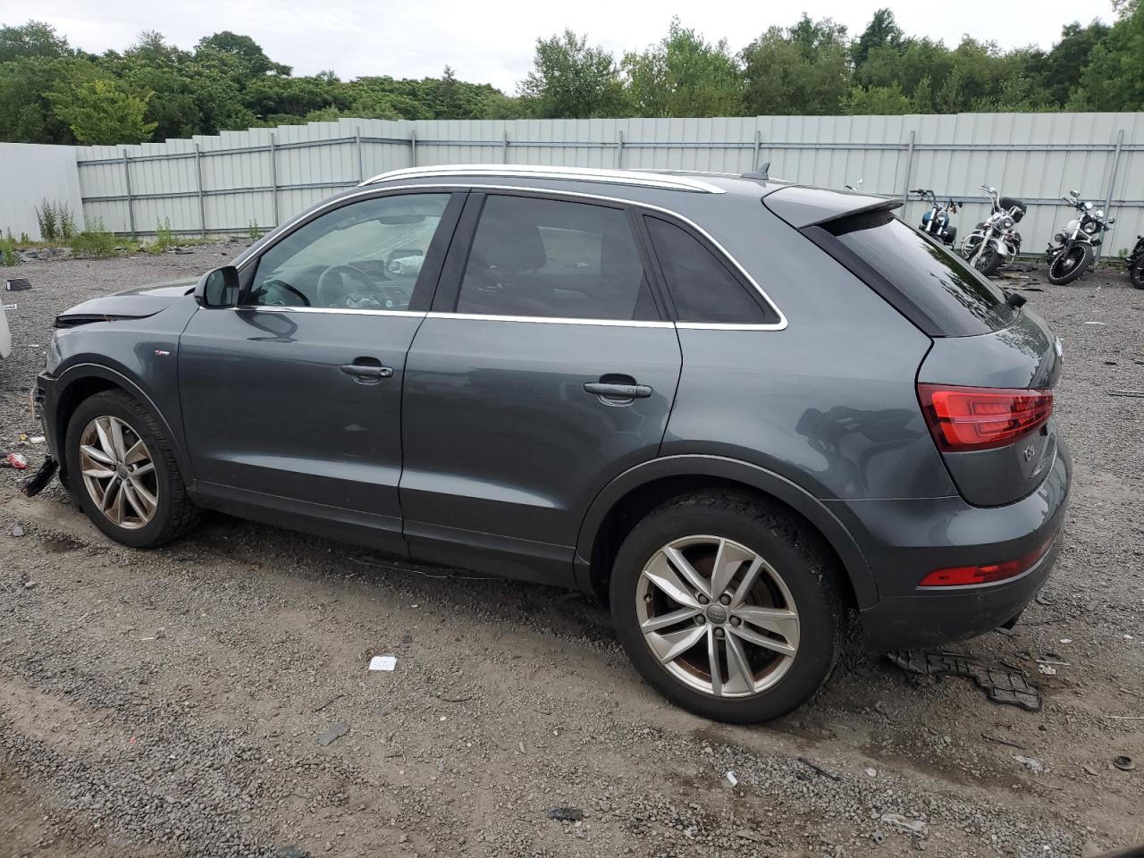 AUDI Q3 2018 VIN WA1JCCFS2JR020747 zdjęcie 2