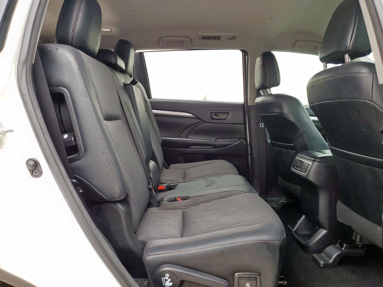 2018 Toyota Highlander Le VIN: 5TDZZRFH2JS241099 Lot: 59295515