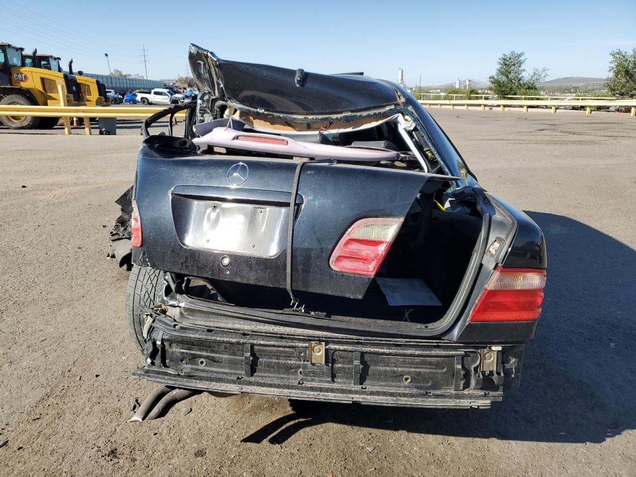 2001 Mercedes-Benz E 320 VIN: WDBJF65J81B231210 Lot: 60353385