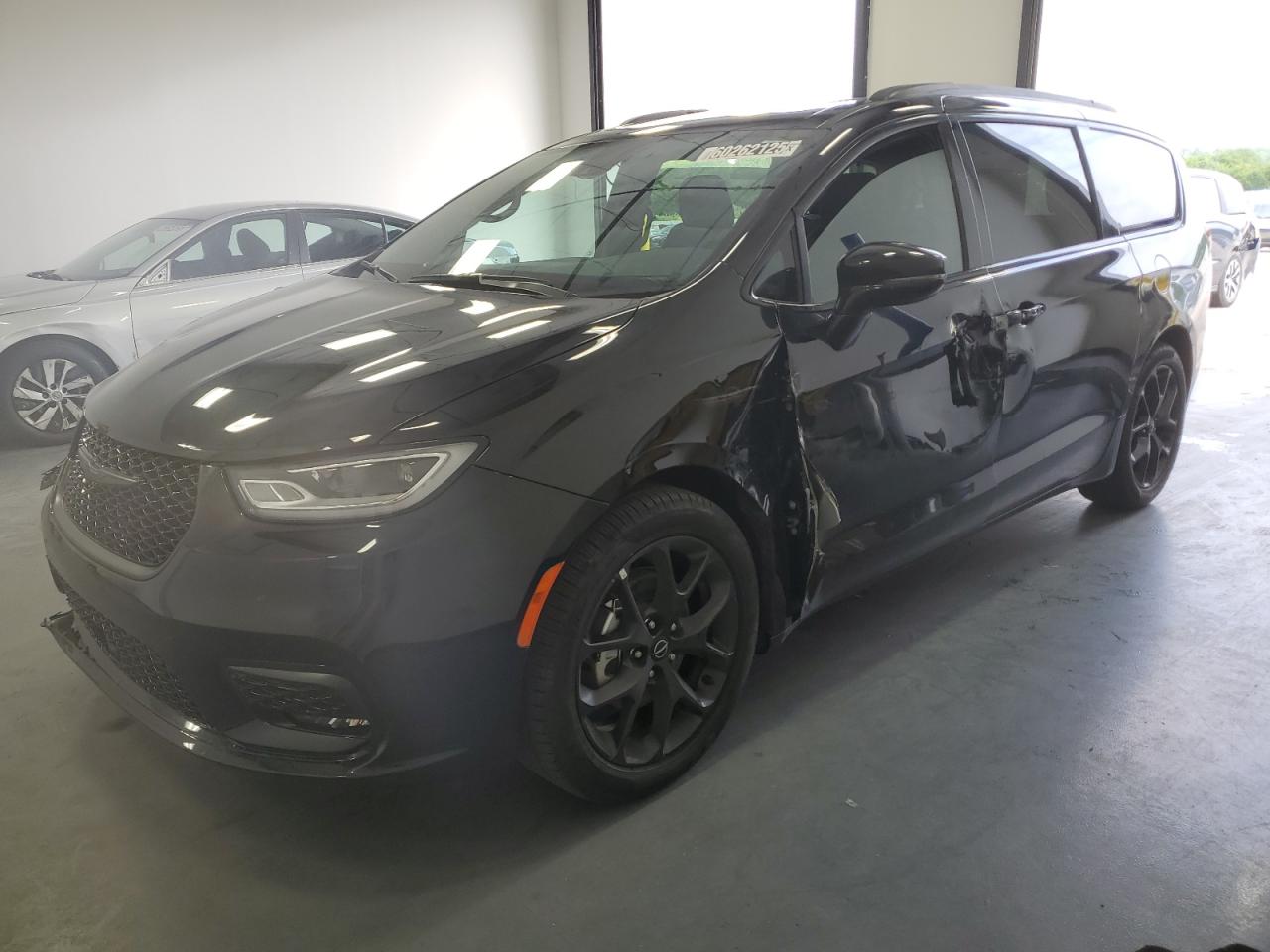 2025 Chrysler Pacifica Limited for Sale in Assonet, MA - Front End