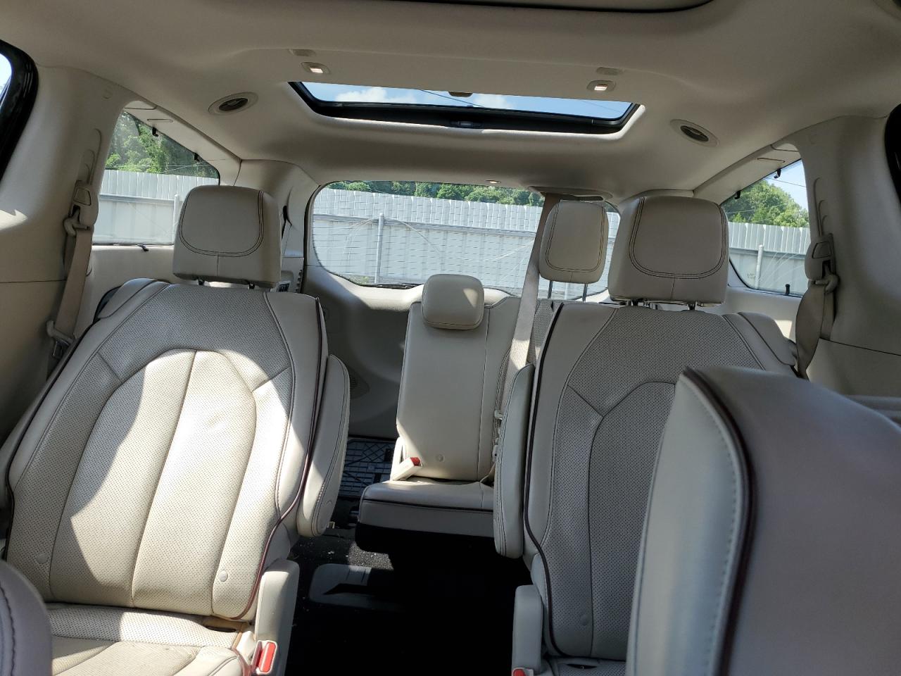 2017 Chrysler Pacifica Limited VIN: 2C4RC1GG2HR528325 Lot: 61238565