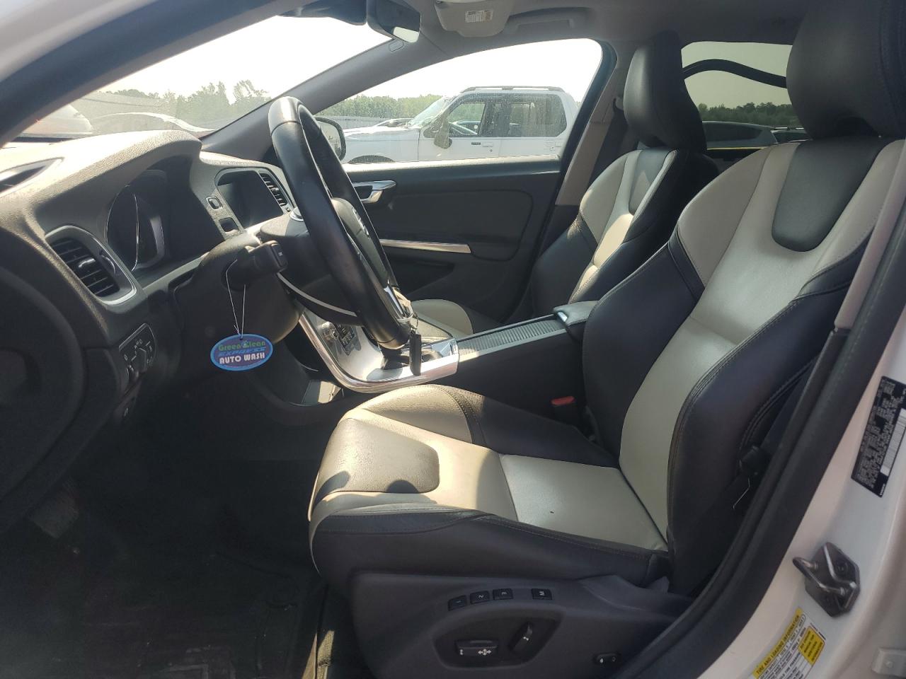 2018 Volvo V60 Cross Country Premier VIN: YV440MWKXJ2059075 Lot: 60654775