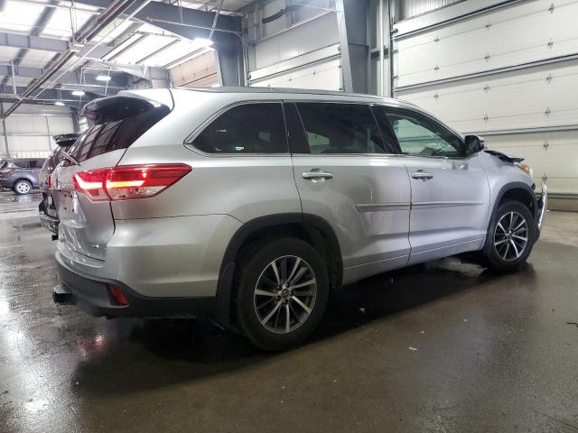  TOYOTA HIGHLANDER 2017 Srebrny