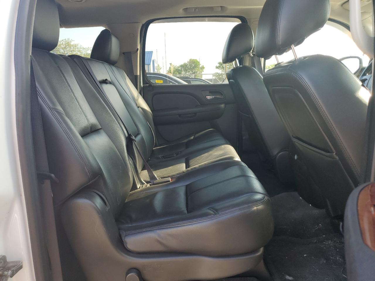 2013 Chevrolet Suburban K1500 Lt VIN: 1GNSKJE73DR270752 Lot: 62177835