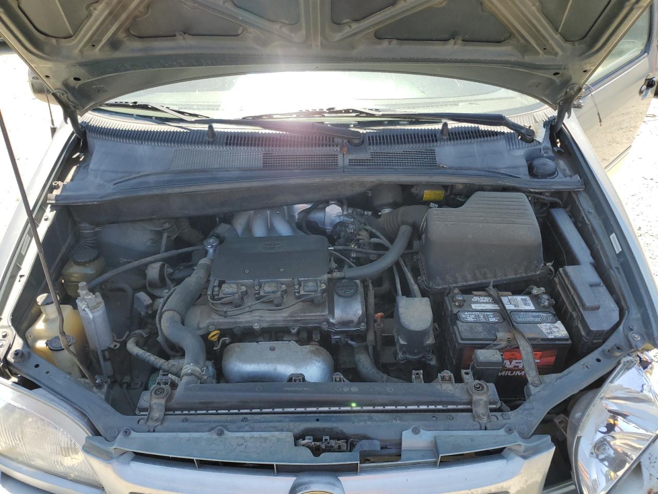1998 Toyota Sienna Le VIN: 4T3ZF13C4WU064791 Lot: 61411865