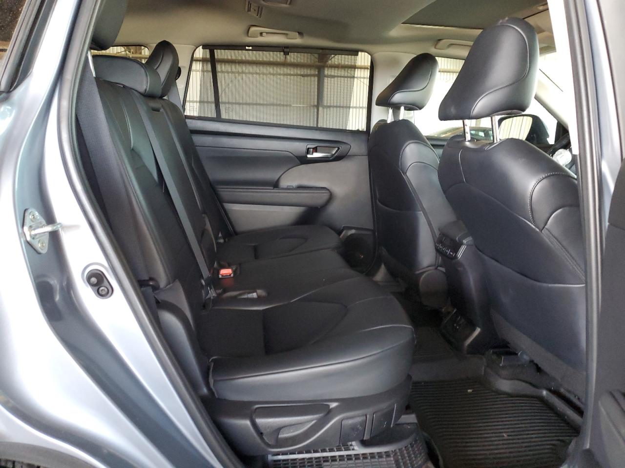 TOYOTA HIGHLANDER 2023 VIN 5TDKBRCH3PS588301 zdjęcie 11