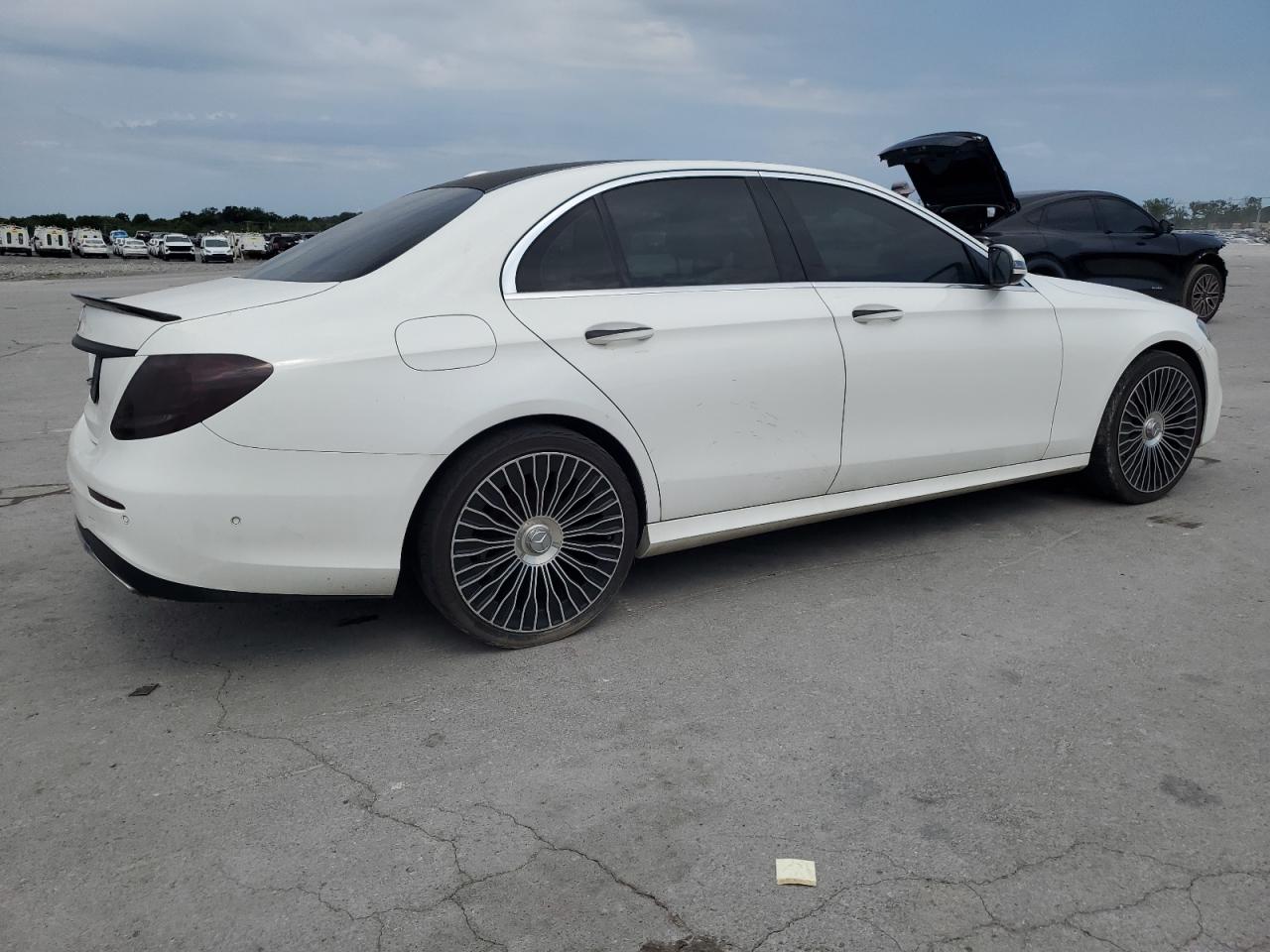 MERCEDES-BENZ E-CLASS 2017 VIN WDDZF4KB9HA202200 photo 3