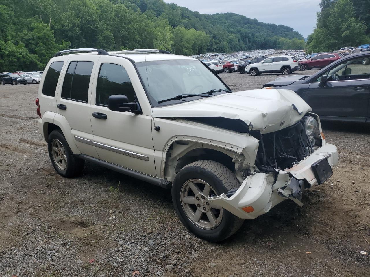 JEEP LIBERTY 2005 VIN 1J8GL58K95W626135 zdjęcie 4