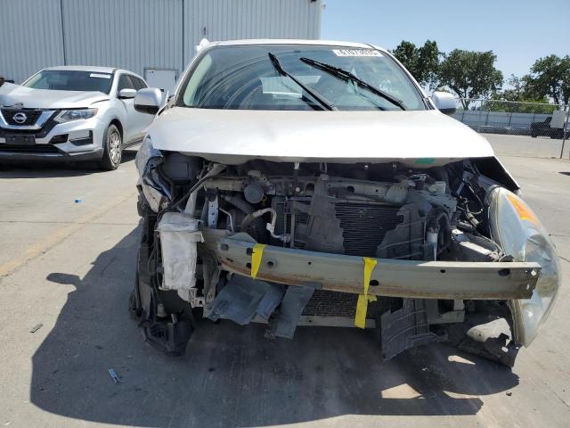  NISSAN VERSA 2014 Srebrny