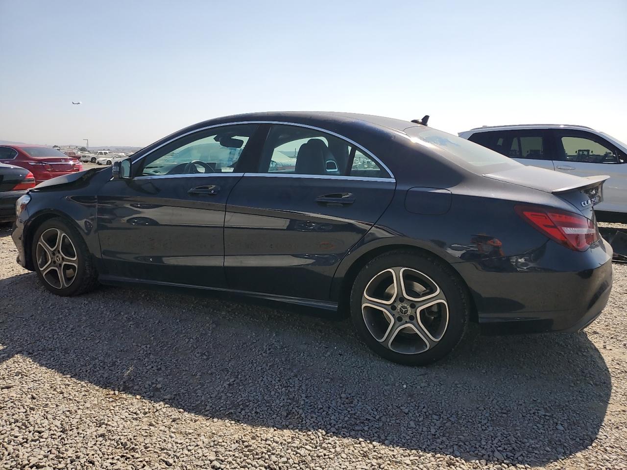 MERCEDES-BENZ CLA-CLASS 2019 VIN WDDSJ4EB0KN725939 фото 2