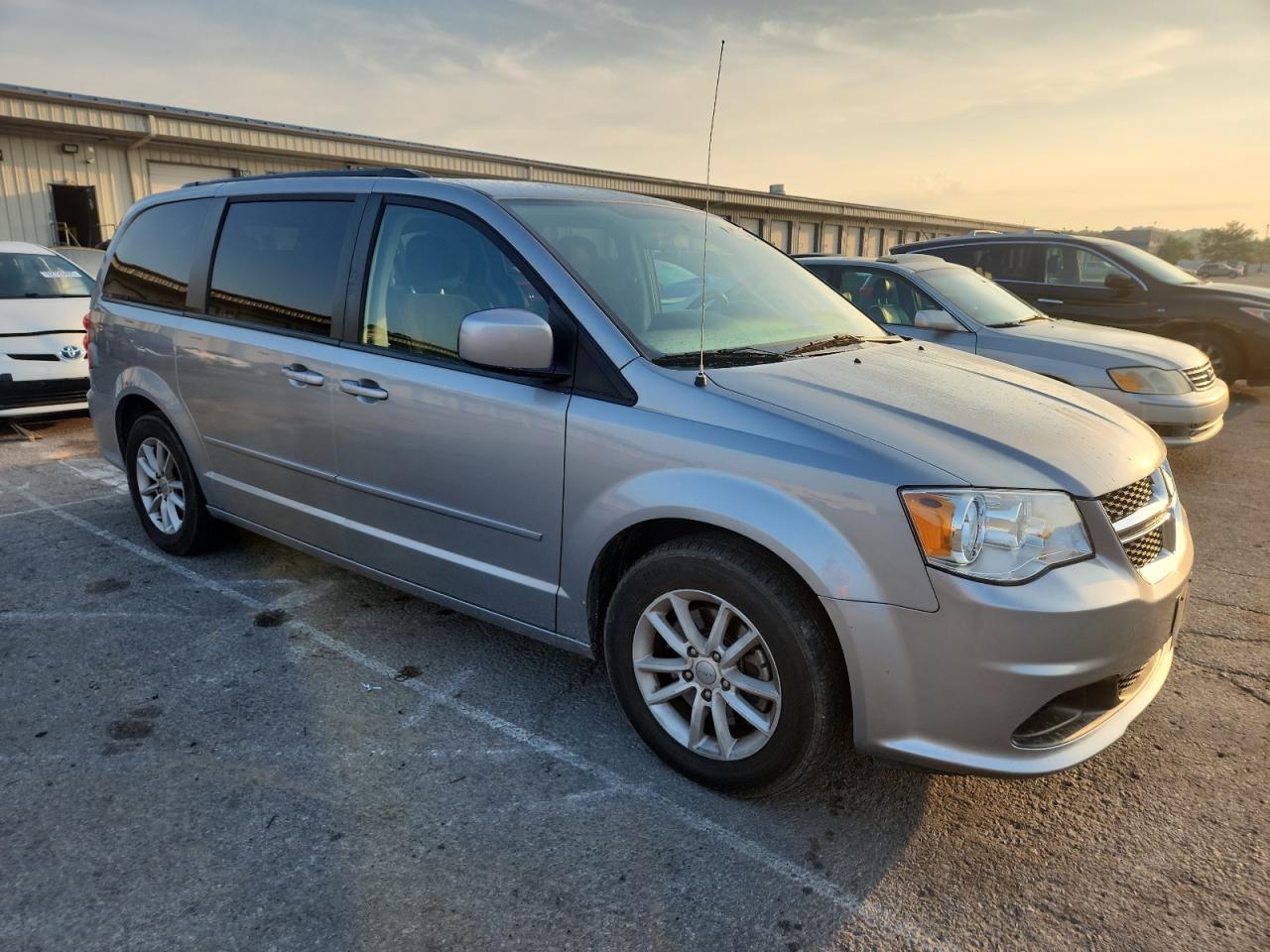 DODGE CARAVAN 2016 VIN 2C4RDGCG9GR168815 photo 4