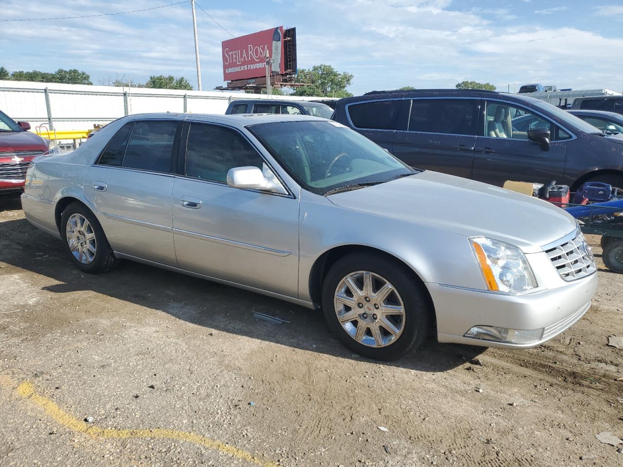CADILLAC DTS 2011 VIN 1G6KH5E63BU109773 фото 4