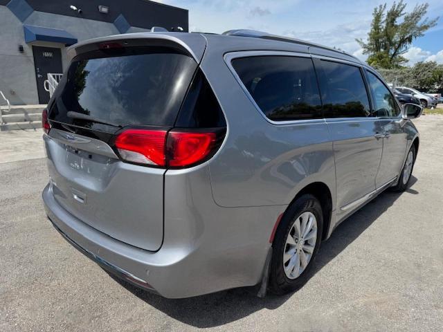  CHRYSLER PACIFICA 2019 Srebrny