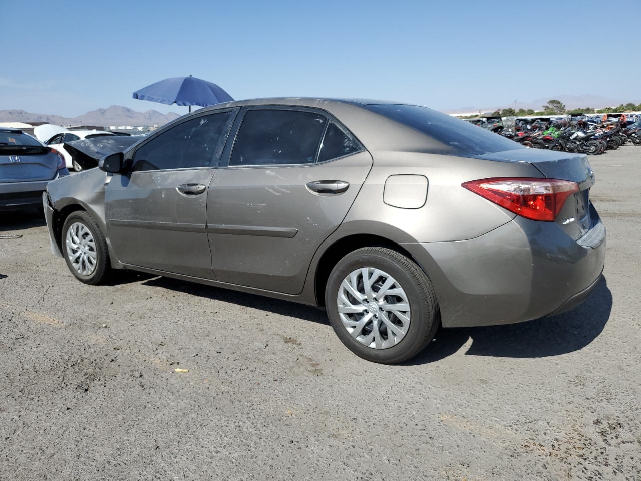 TOYOTA COROLLA 2018 VIN 2T1BURHE2JC011865 zdjęcie 2