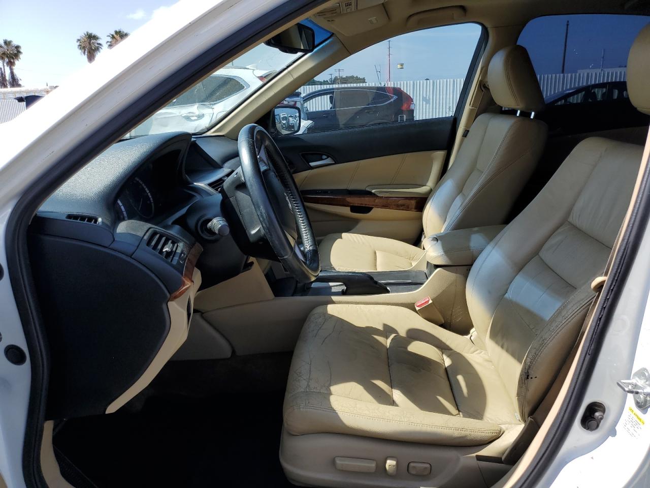 2011 Honda Accord Exl VIN: 1HGCP3F81BA007562 Lot: 61083505