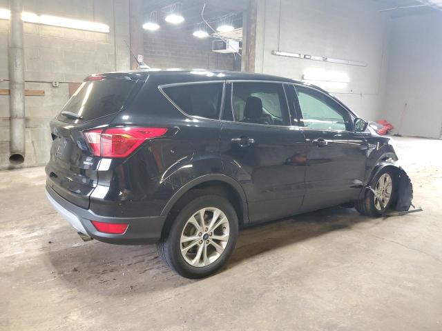  FORD ESCAPE 2019 Czarny