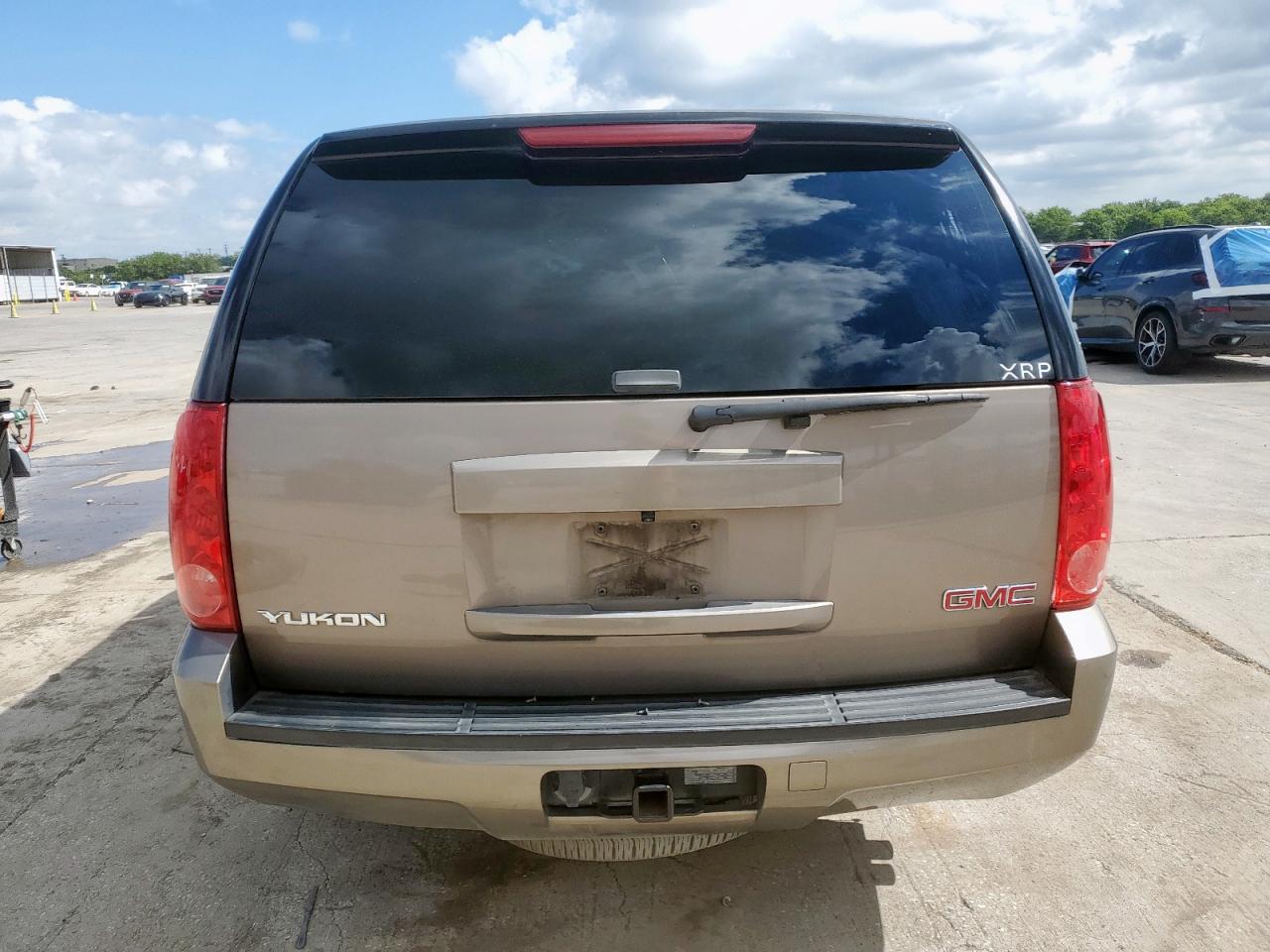 2007 GMC Yukon VIN: 1GKFC13027R123926 Lot: 61282985