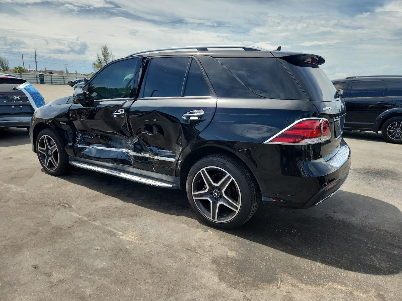 MERCEDES-BENZ GLE-CLASS 2017 VIN 4JGDA6EB7HA980601 photo 2
