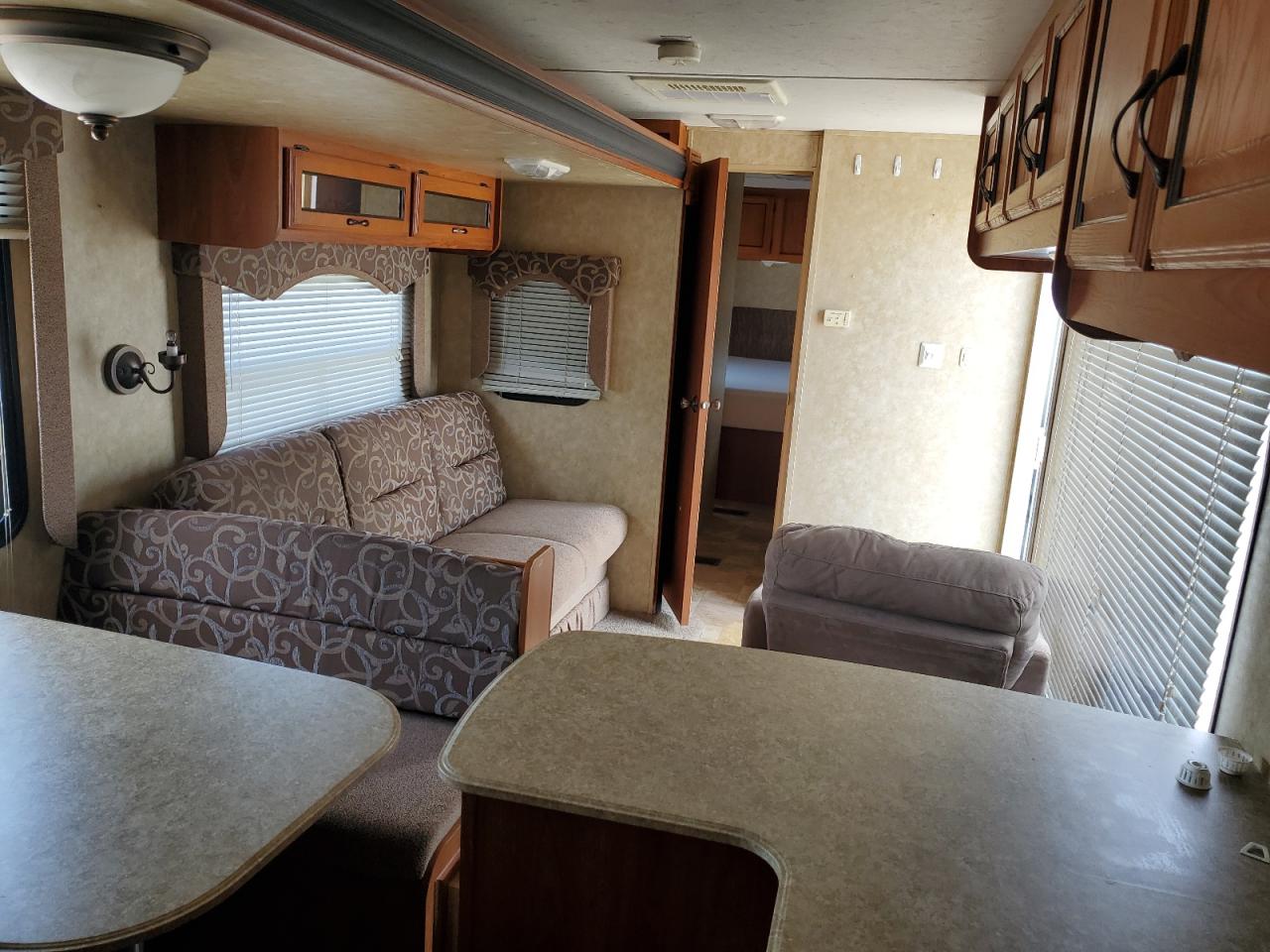 COACH ALL MODELS 2010 VIN 5ZT2CAUB2AT00582 photo 5
