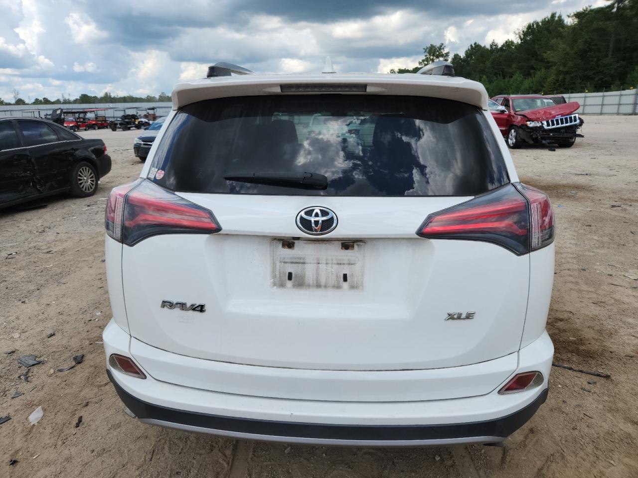 2017 Toyota Rav4 Xle VIN: JTMWFREVXHJ715570 Lot: 62931935