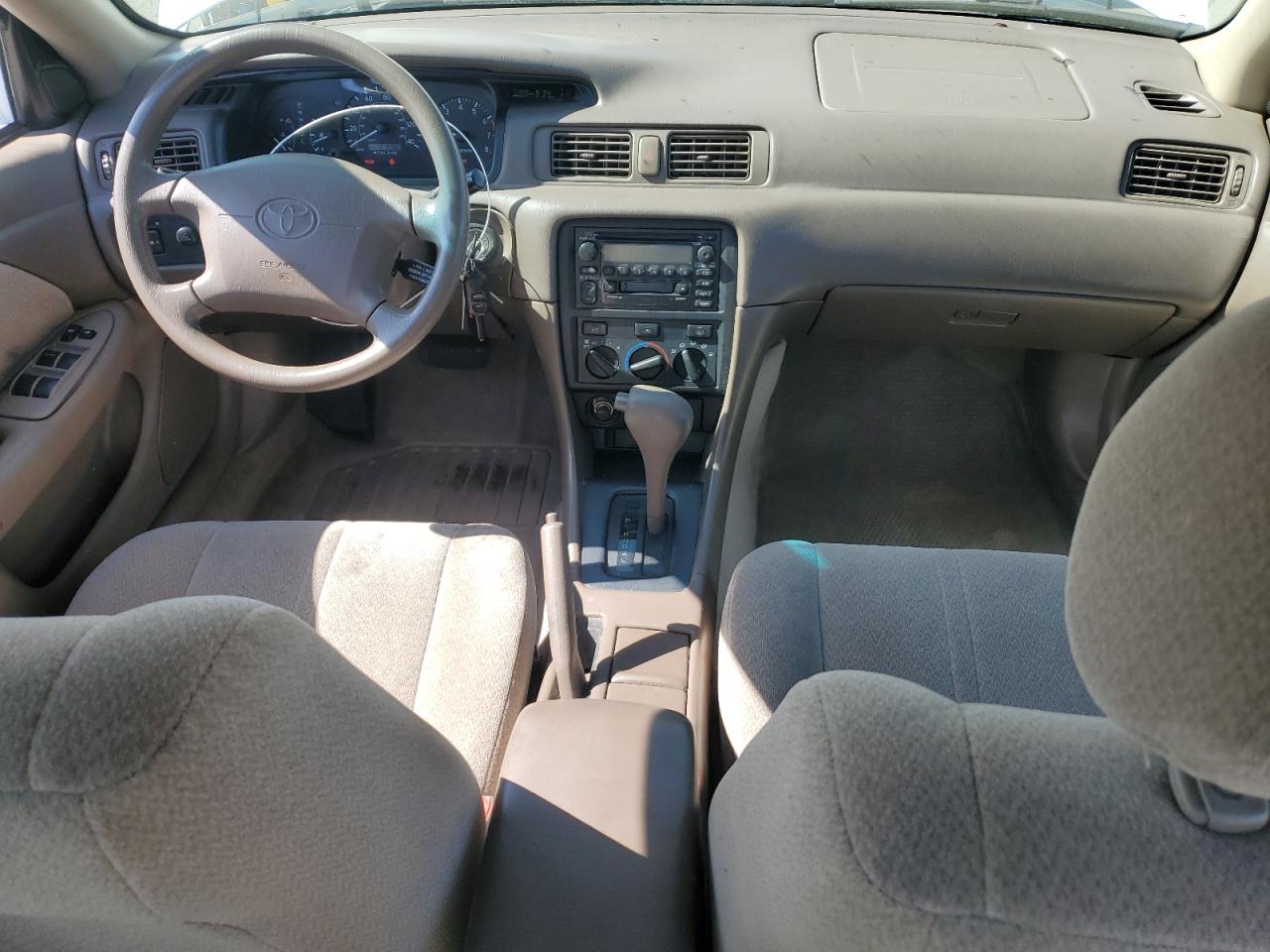 2000 Toyota Camry Le VIN: 4T1BF22K1YU955732 Lot: 62236265