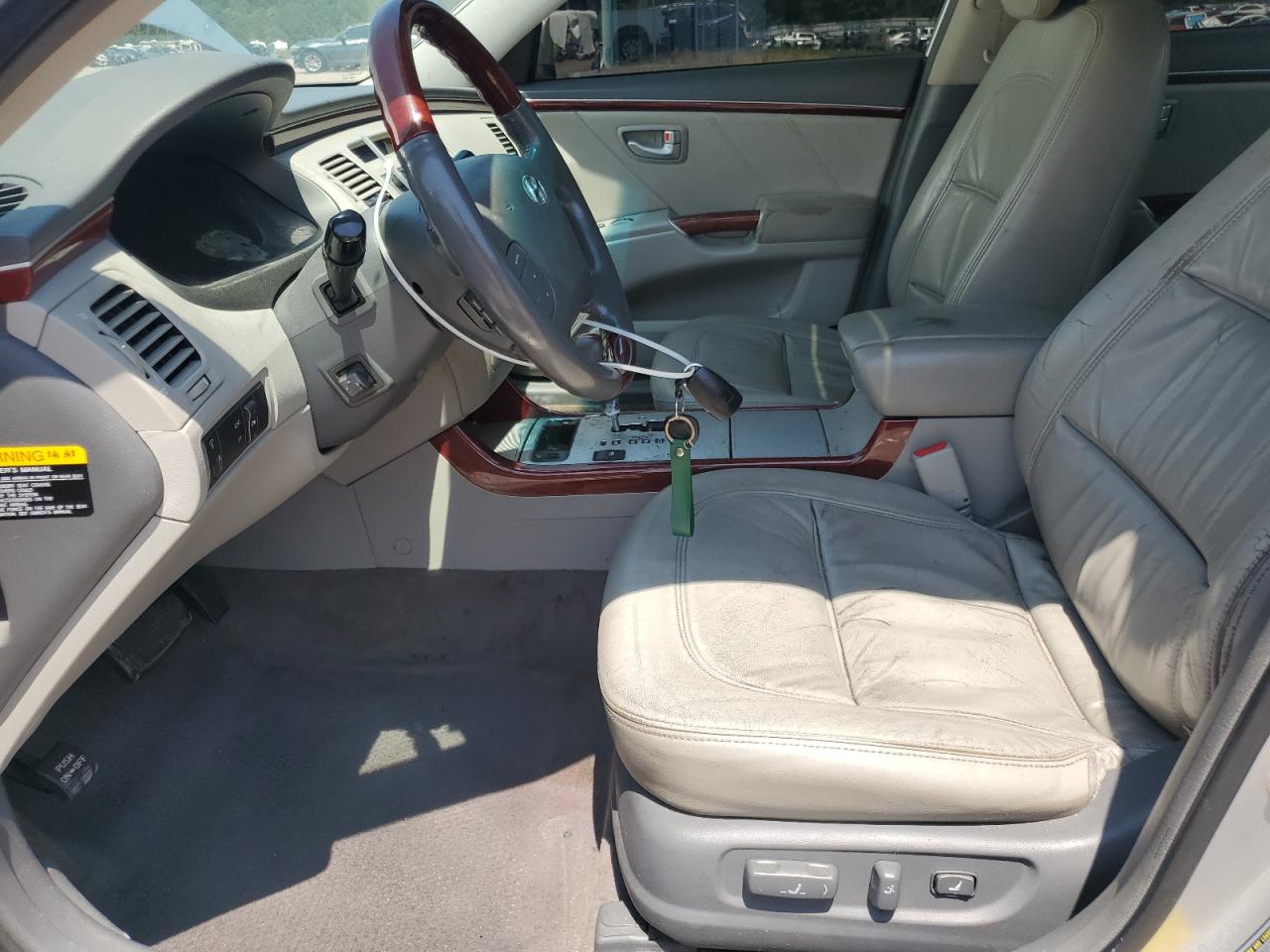 2008 Hyundai Azera Se VIN: KMHFC46F98A303977 Lot: 62328645