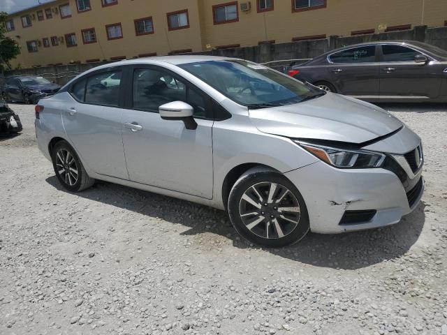  NISSAN VERSA 2021 Srebrny