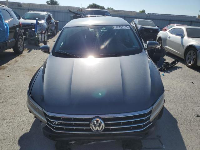  VOLKSWAGEN PASSAT 2018 Srebrny
