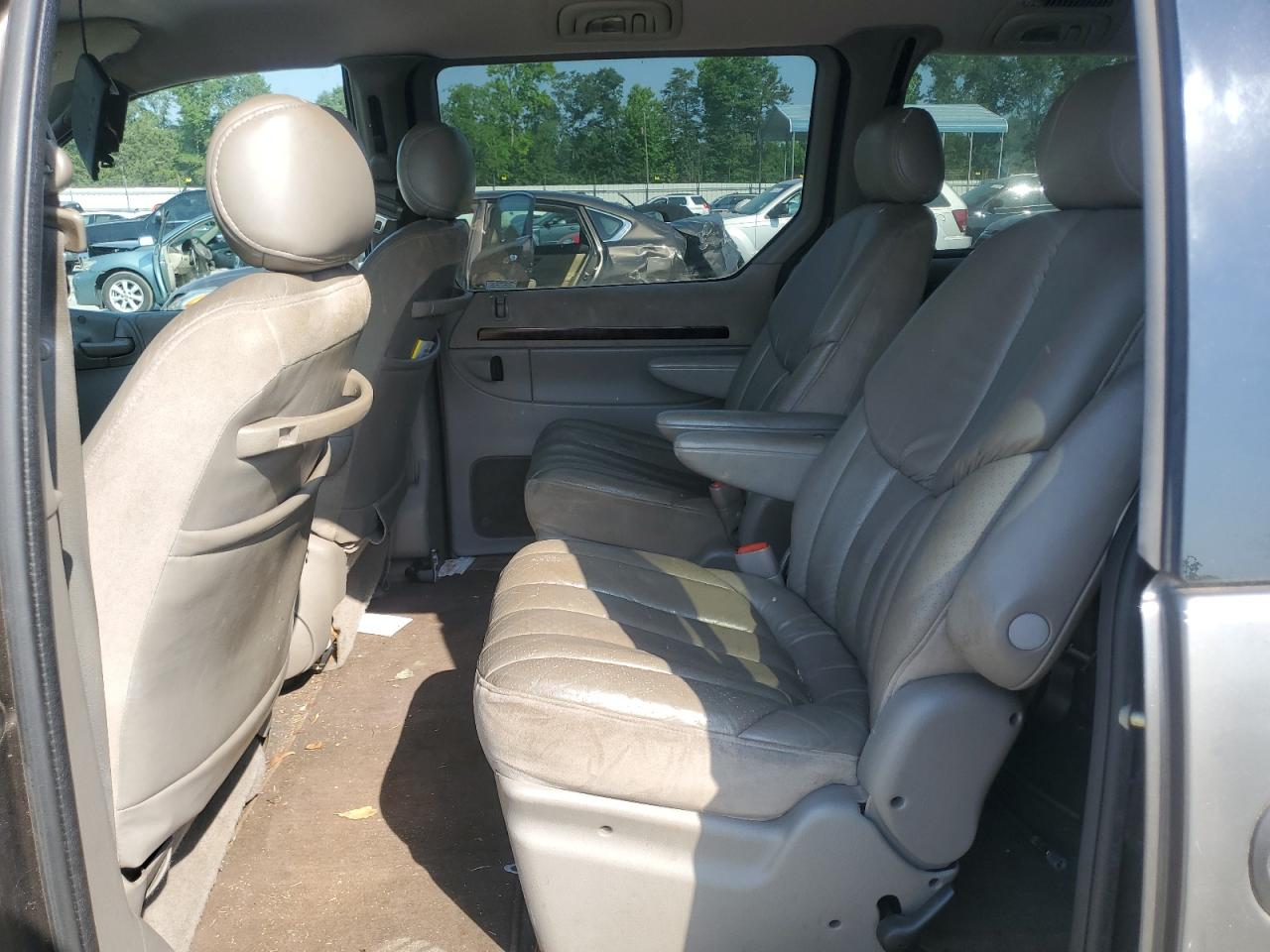 1999 Chrysler Town & Country Limited VIN: 1C4GP64L5XB594259 Lot: 61962315