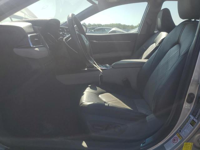  TOYOTA CAMRY 2018 Srebrny