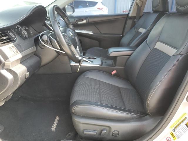 Sedans TOYOTA CAMRY 2013 Srebrny
